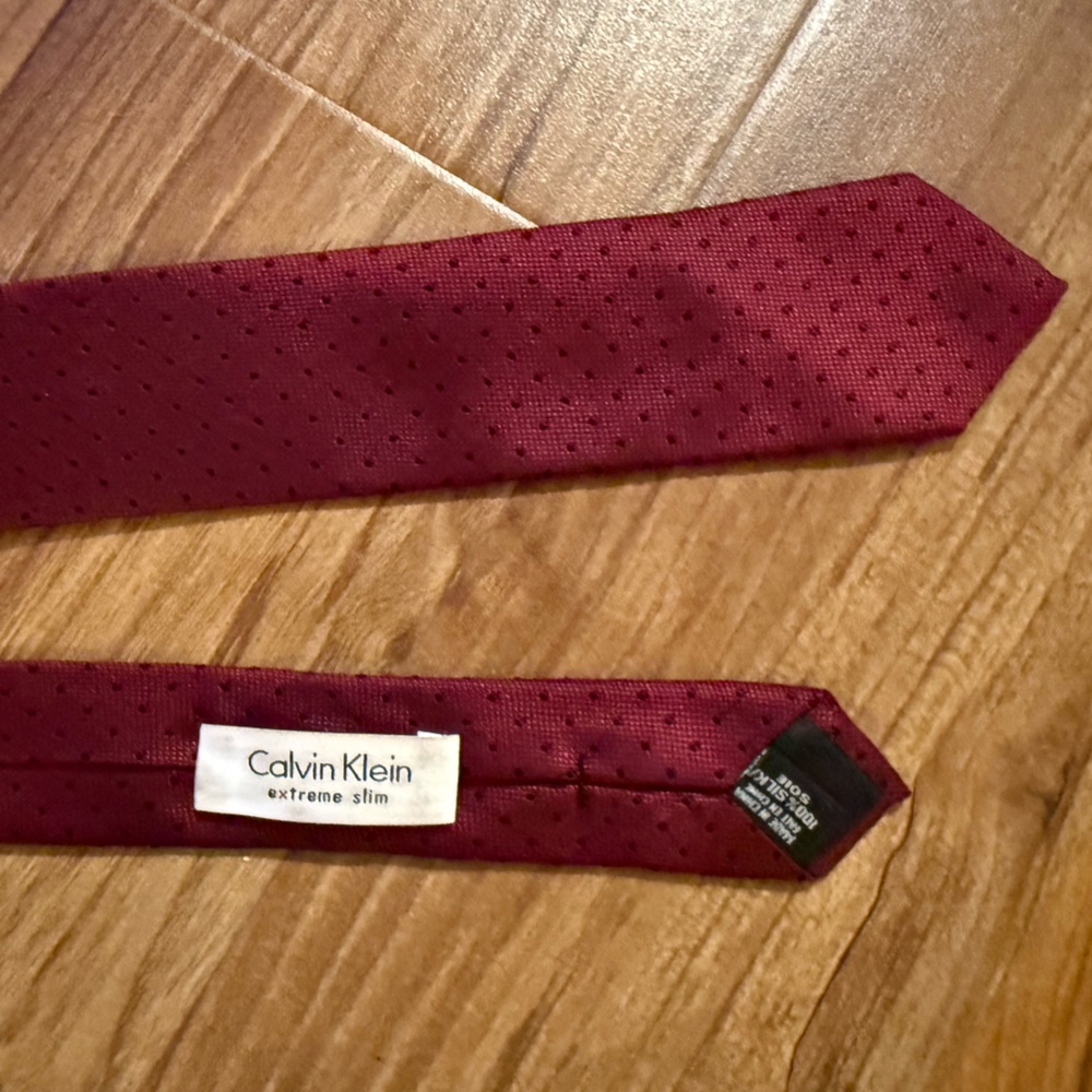 Calvin Klein Extreme Slim 100% Silk Tie